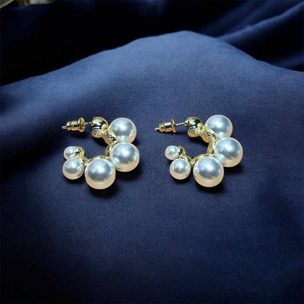 Elegant Gold and Pearl Earrings